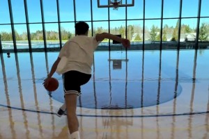 兄弟，在这样的球场你能打多久球呢？